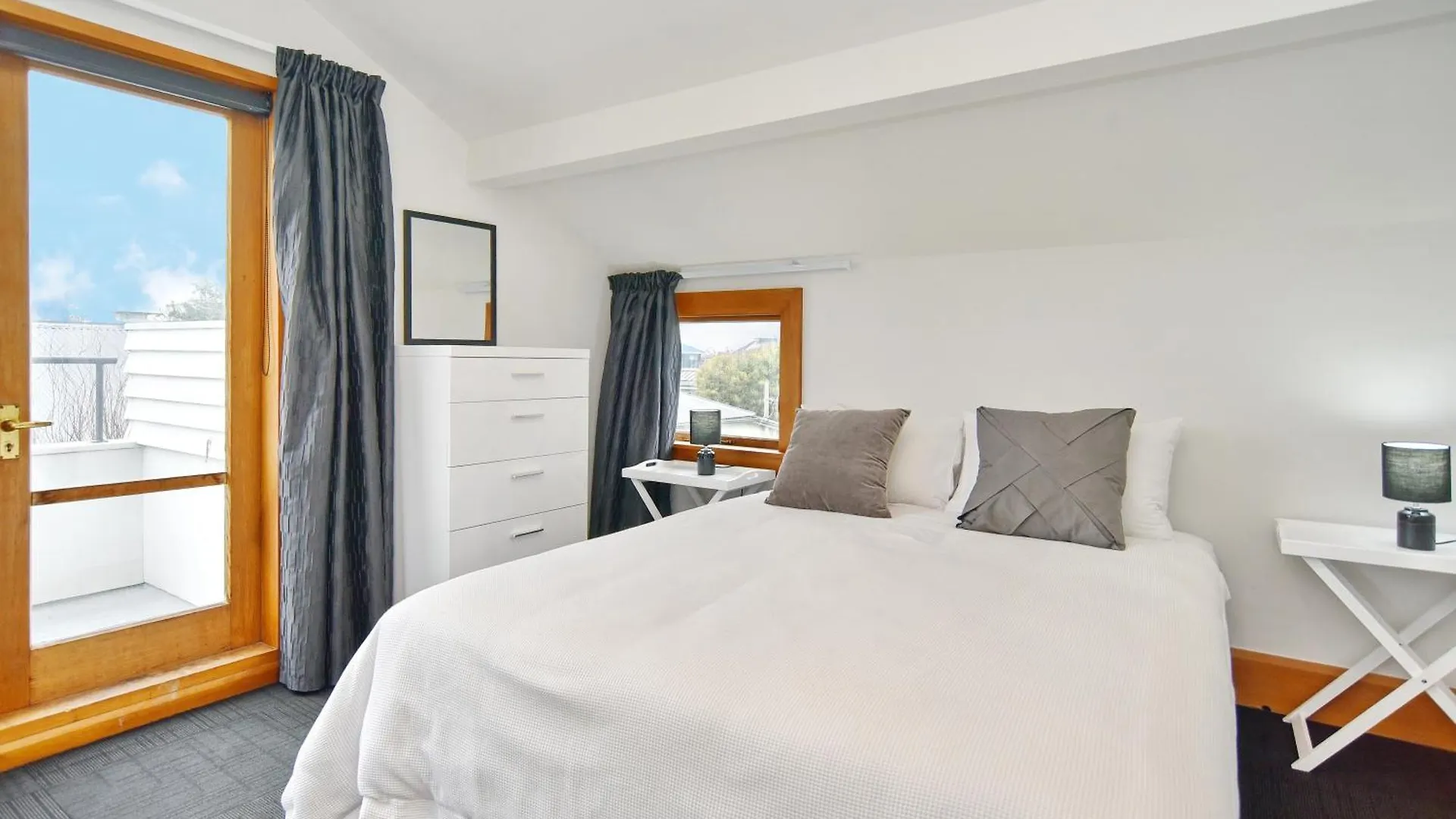 Grand Heritage 5 Brms Cbd Villa With Carparks Christchurch